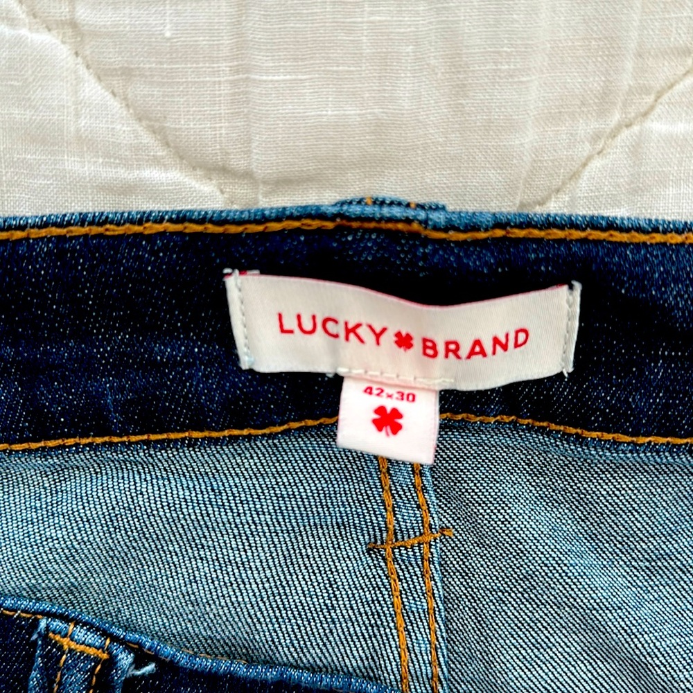 Lightly Used Lucky Jeans. 32 x 30. Athletic fit